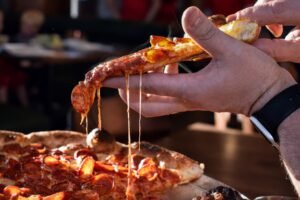 mooney's pizza tavern long beach
