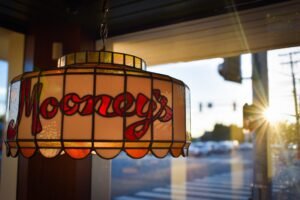 mooney's pizza tavern long beach
