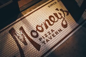 mooney's pizza tavern long beach